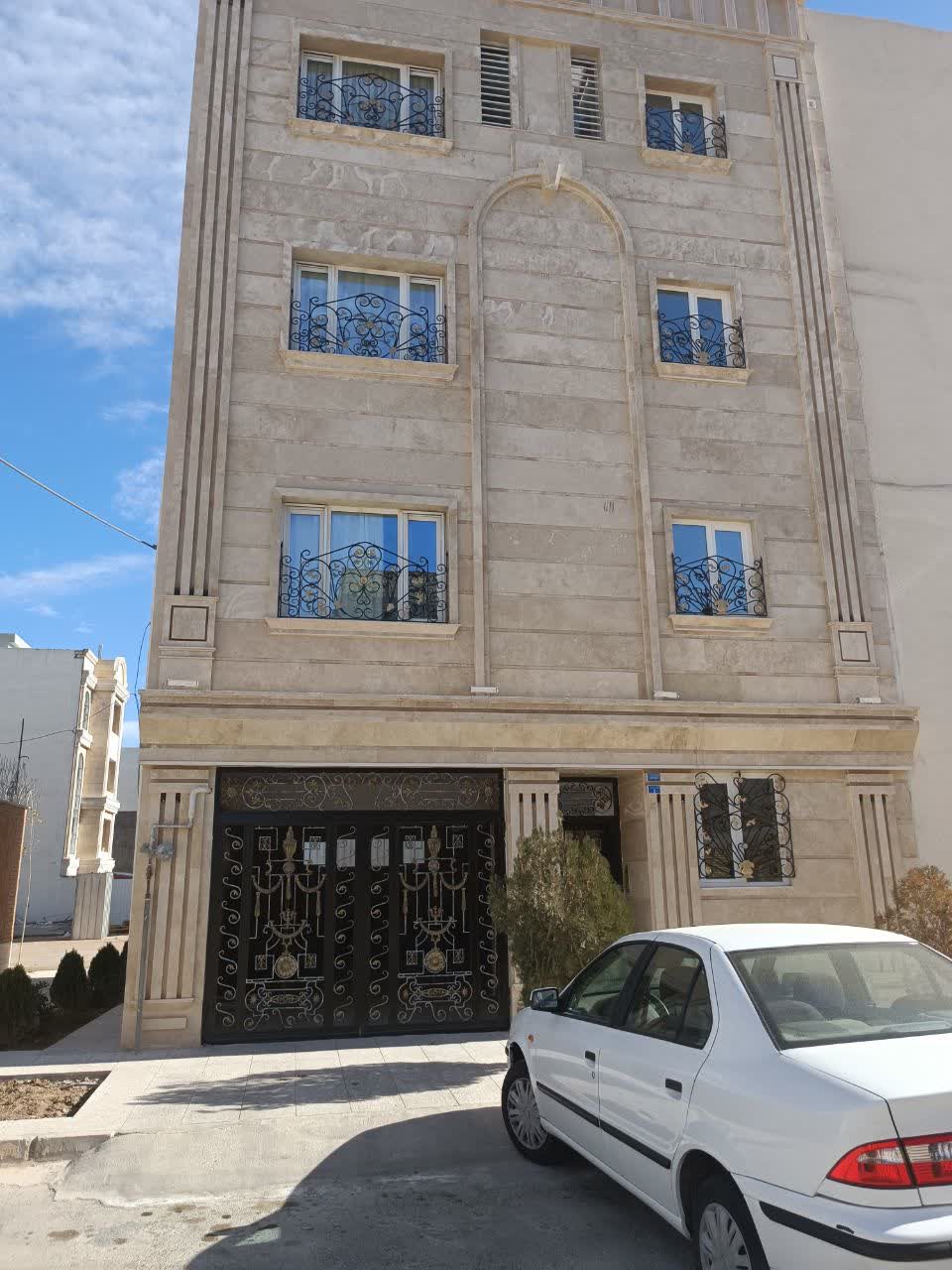 خانه با 3 طبقه با استخر سونا جکوزی